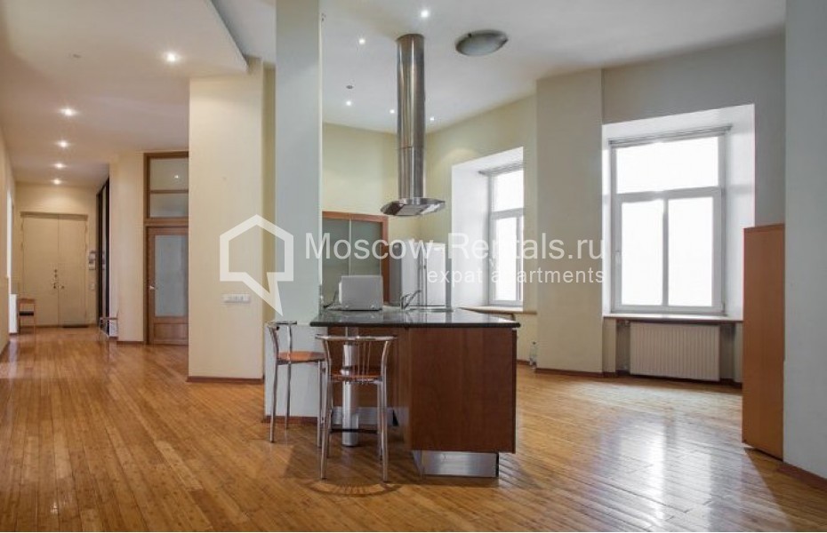 Photo #1 5-room (4 BR) apartment for <a href="http://moscow-rentals.ru/en/articles/long-term-rent" target="_blank">a long-term</a> rent
 in Russia, Moscow, Krivokolennyi lane, 14