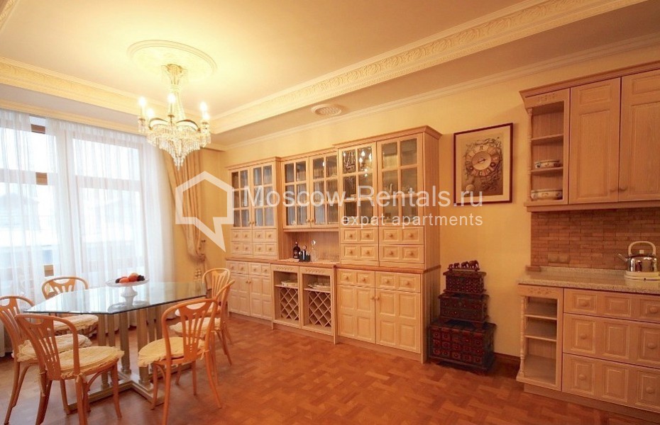 Photo #4 4-room (3 BR) apartment for <a href="http://moscow-rentals.ru/en/articles/long-term-rent" target="_blank">a long-term</a> rent
 in Russia, Moscow, Filippovsky lane, 8 bld 1