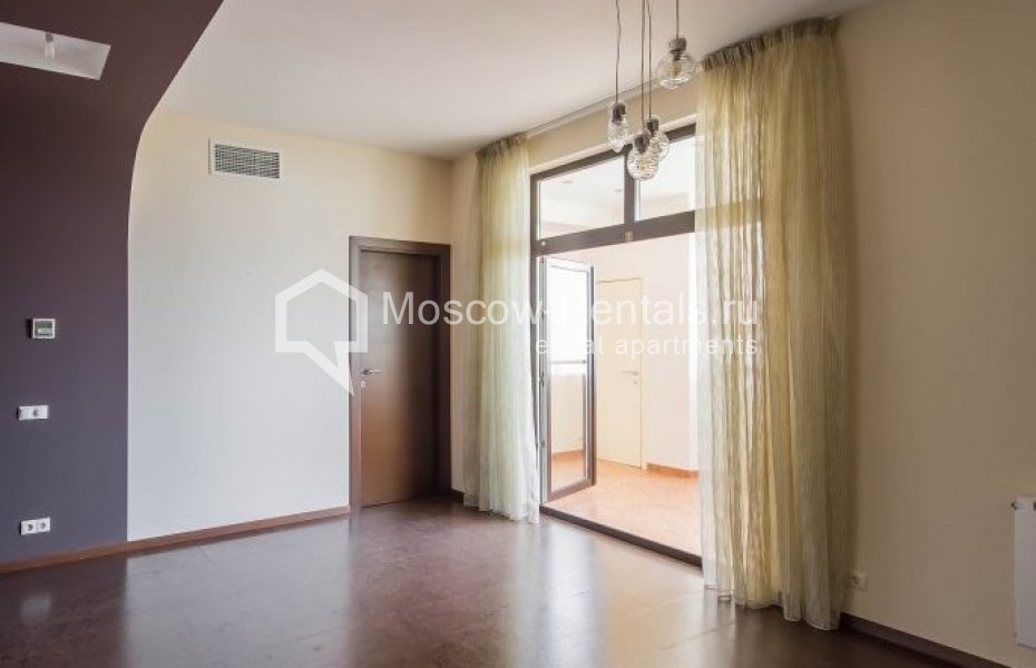 Photo #1 4-room (3 BR) apartment for <a href="http://moscow-rentals.ru/en/articles/long-term-rent" target="_blank">a long-term</a> rent
 in Russia, Moscow, Shabolovka str, 10к1