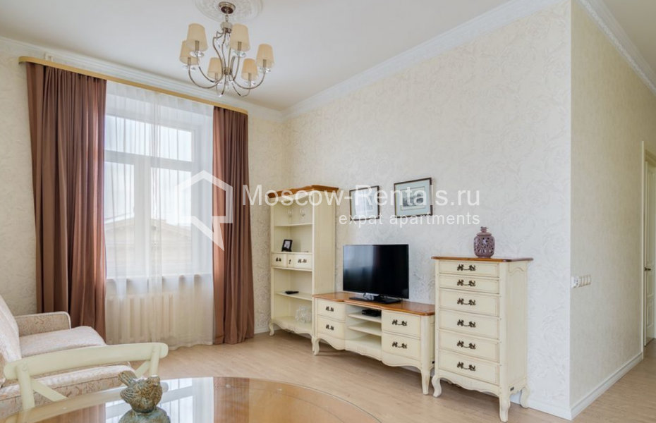Photo #1 2-room (1 BR) apartment for <a href="http://moscow-rentals.ru/en/articles/long-term-rent" target="_blank">a long-term</a> rent
 in Russia, Moscow, Berezhkovskaya emb, 12