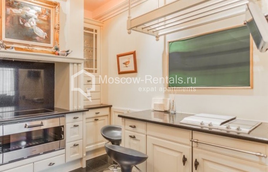 Photo #12 3-room (2 BR) apartment for <a href="http://moscow-rentals.ru/en/articles/long-term-rent" target="_blank">a long-term</a> rent
 in Russia, Moscow, 1st Smolenskyi lane, 17