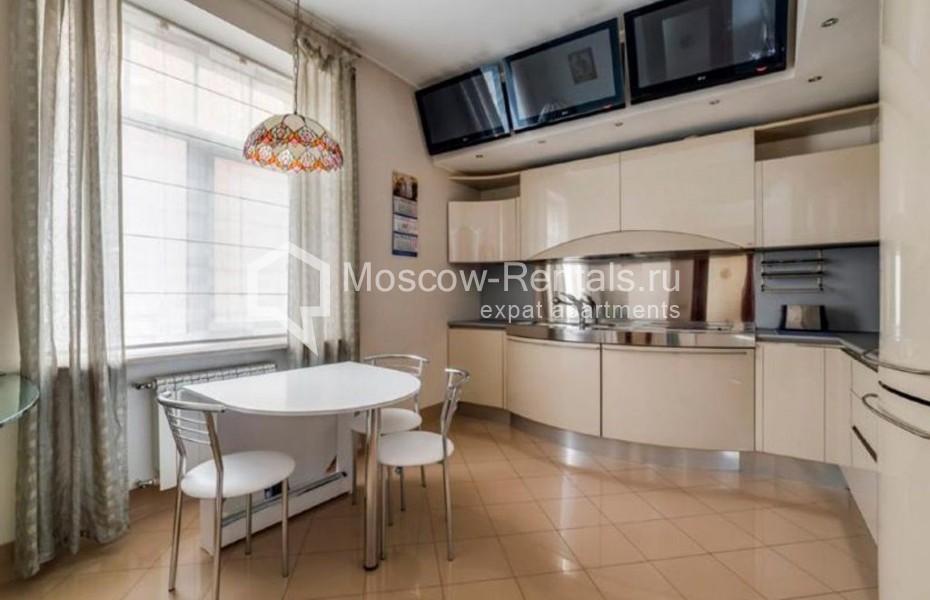Photo #7 4-room (3 BR) apartment for <a href="http://moscow-rentals.ru/en/articles/long-term-rent" target="_blank">a long-term</a> rent
 in Russia, Moscow, Plushikha str, 22