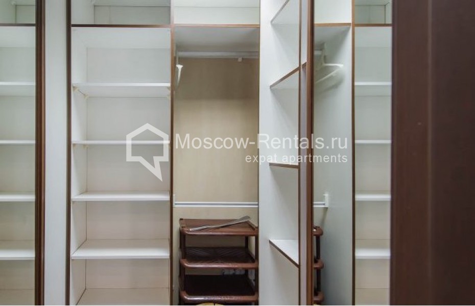 Photo #14 4-room (3 BR) apartment for <a href="http://moscow-rentals.ru/en/articles/long-term-rent" target="_blank">a long-term</a> rent
 in Russia, Moscow, Krivoarbatskyi lane, 8С2