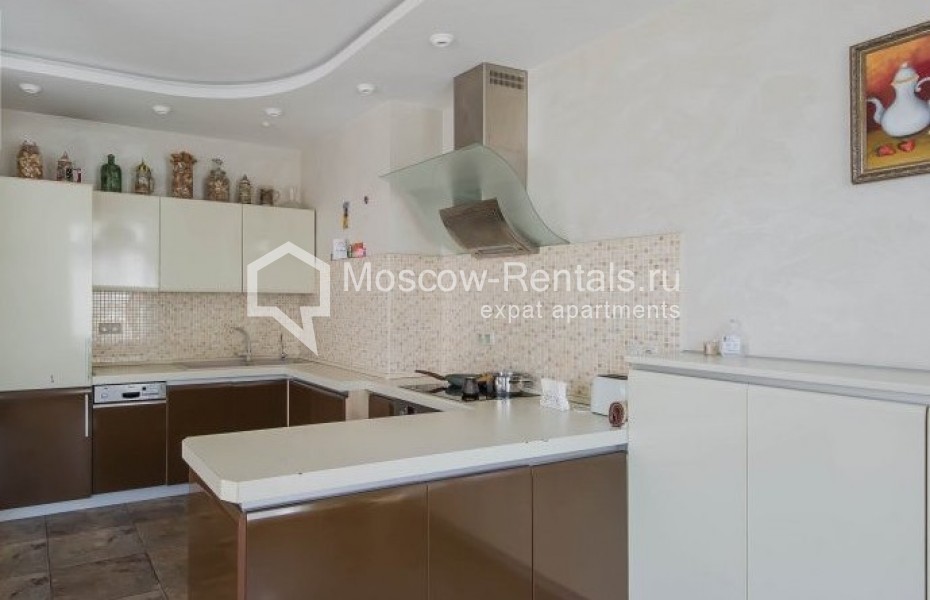 Photo #6 4-room (3 BR) apartment for <a href="http://moscow-rentals.ru/en/articles/long-term-rent" target="_blank">a long-term</a> rent
 in Russia, Moscow, Krivoarbatskyi lane, 8С2