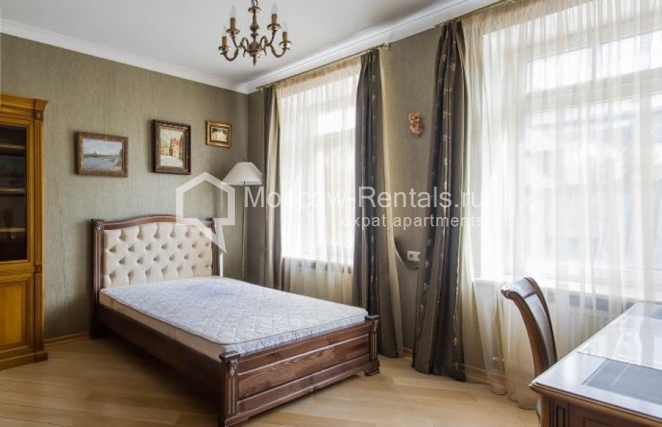Photo #10 4-room (3 BR) apartment for <a href="http://moscow-rentals.ru/en/articles/long-term-rent" target="_blank">a long-term</a> rent
 in Russia, Moscow, Krivoarbatskyi lane, 8С2