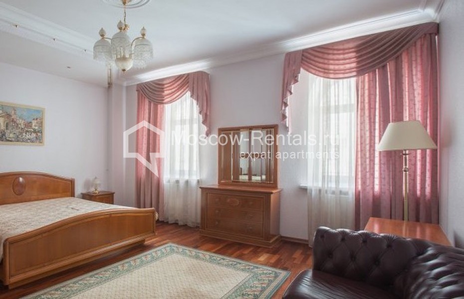 Photo #8 4-room (3 BR) apartment for <a href="http://moscow-rentals.ru/en/articles/long-term-rent" target="_blank">a long-term</a> rent
 in Russia, Moscow, Ostozhenka str, 25