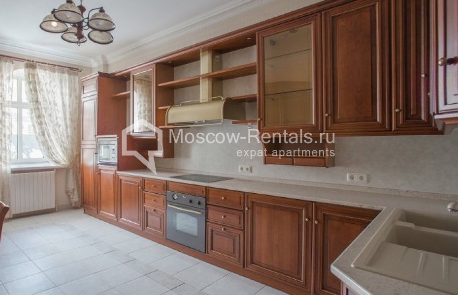 Photo #4 4-room (3 BR) apartment for <a href="http://moscow-rentals.ru/en/articles/long-term-rent" target="_blank">a long-term</a> rent
 in Russia, Moscow, Ostozhenka str, 25