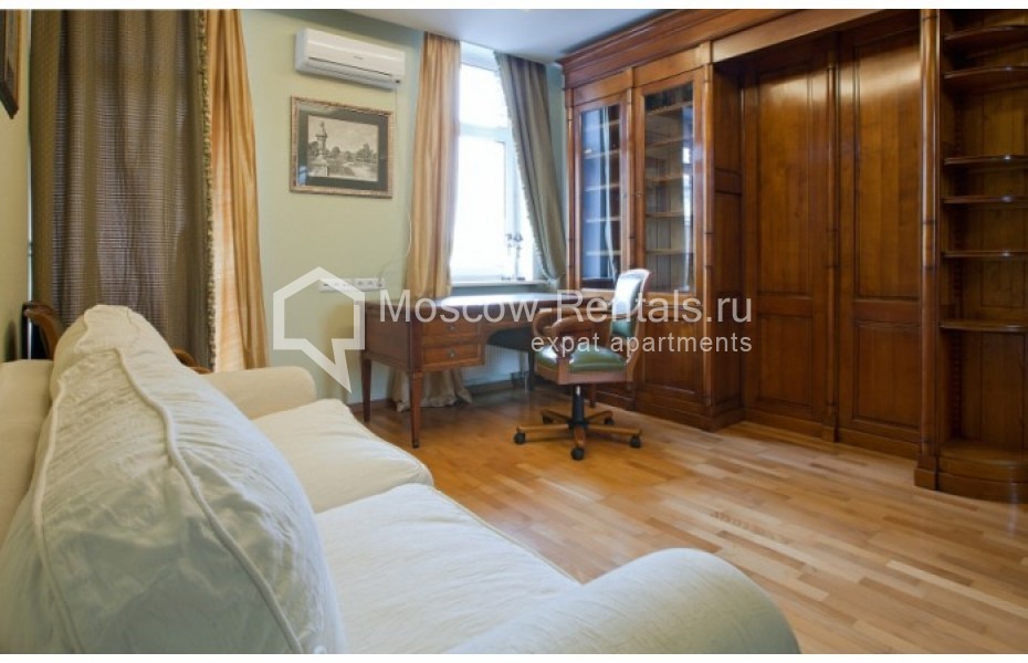 Photo #11 3-room (2 BR) apartment for <a href="http://moscow-rentals.ru/en/articles/long-term-rent" target="_blank">a long-term</a> rent
 in Russia, Moscow, 1st Zachatievskyi lane, 4