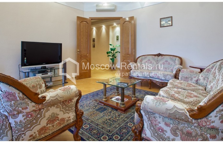 Photo #6 3-room (2 BR) apartment for <a href="http://moscow-rentals.ru/en/articles/long-term-rent" target="_blank">a long-term</a> rent
 in Russia, Moscow, Arbat str, 51С1