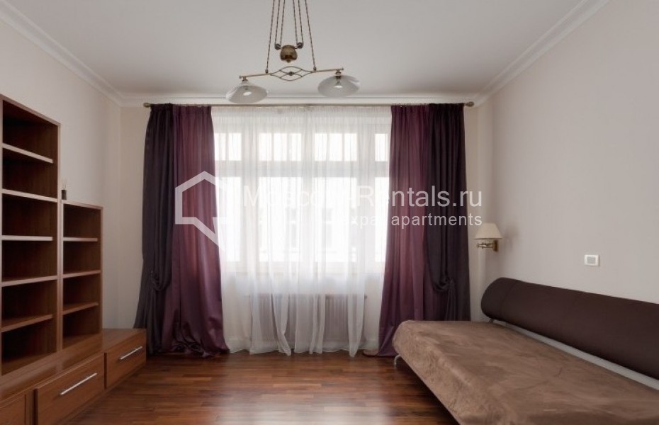 Photo #11 4-room (3 BR) apartment for <a href="http://moscow-rentals.ru/en/articles/long-term-rent" target="_blank">a long-term</a> rent
 in Russia, Moscow, Pozharsky lane, 11