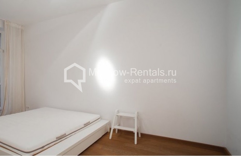 Photo #9 3-room (2 BR) apartment for <a href="http://moscow-rentals.ru/en/articles/long-term-rent" target="_blank">a long-term</a> rent
 in Russia, Moscow, Alexandra Nevskogo str, 27