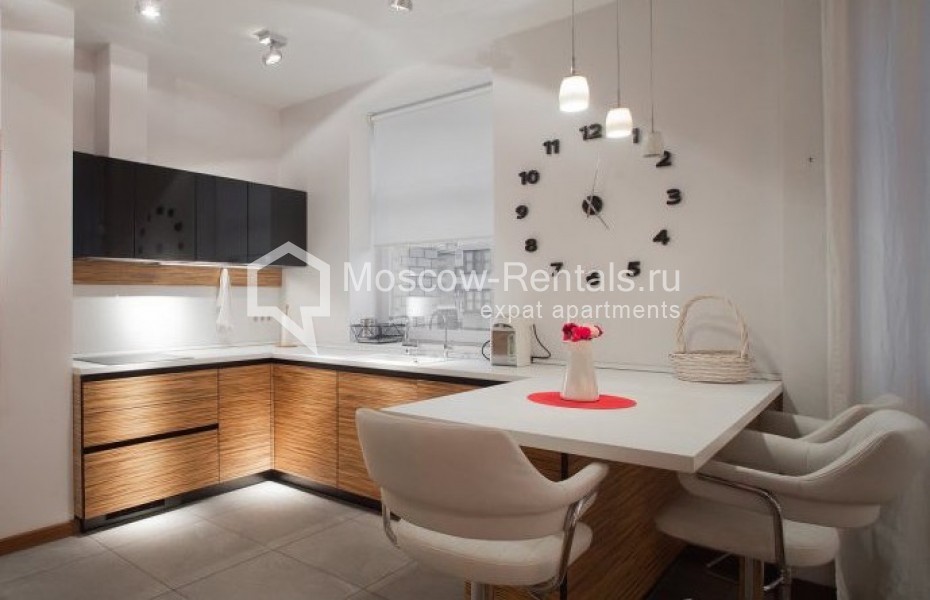 Photo #5 3-room (2 BR) apartment for <a href="http://moscow-rentals.ru/en/articles/long-term-rent" target="_blank">a long-term</a> rent
 in Russia, Moscow, Alexandra Nevskogo str, 27