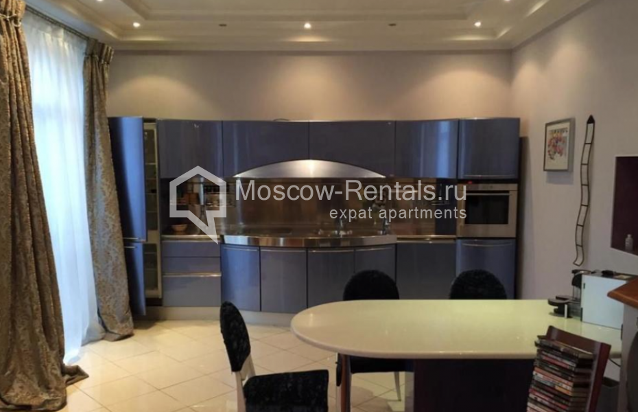 Photo #3 3-room (2 BR) apartment for <a href="http://moscow-rentals.ru/en/articles/long-term-rent" target="_blank">a long-term</a> rent
 in Russia, Moscow, Kosmodamianskaya emb, 40/42с3