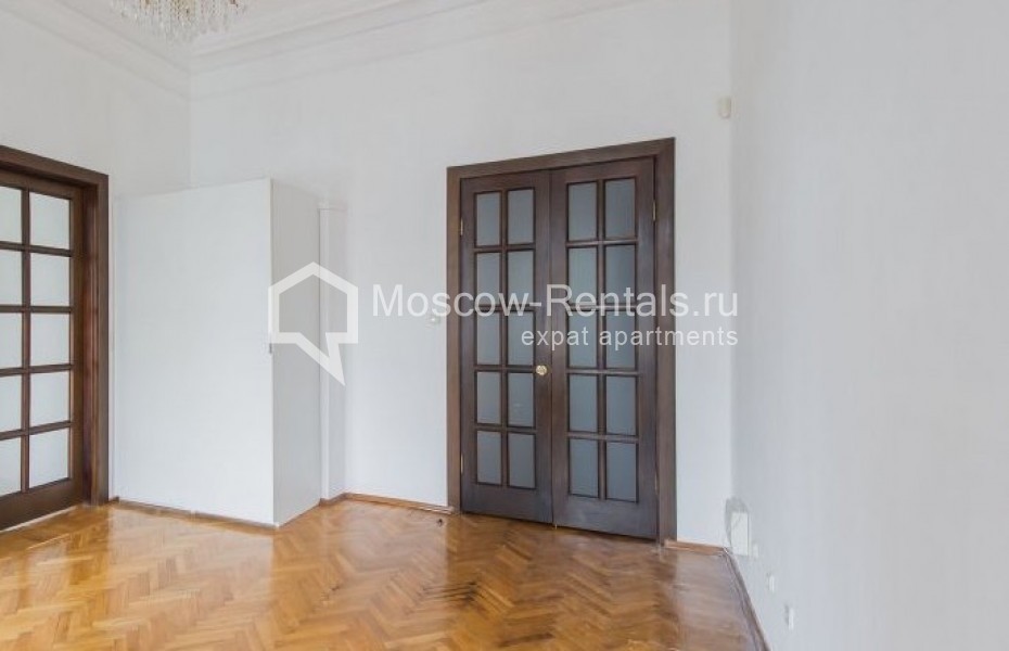Photo #10 5-room (4 BR) apartment for <a href="http://moscow-rentals.ru/en/articles/long-term-rent" target="_blank">a long-term</a> rent
 in Russia, Moscow, Brusov lane, 6