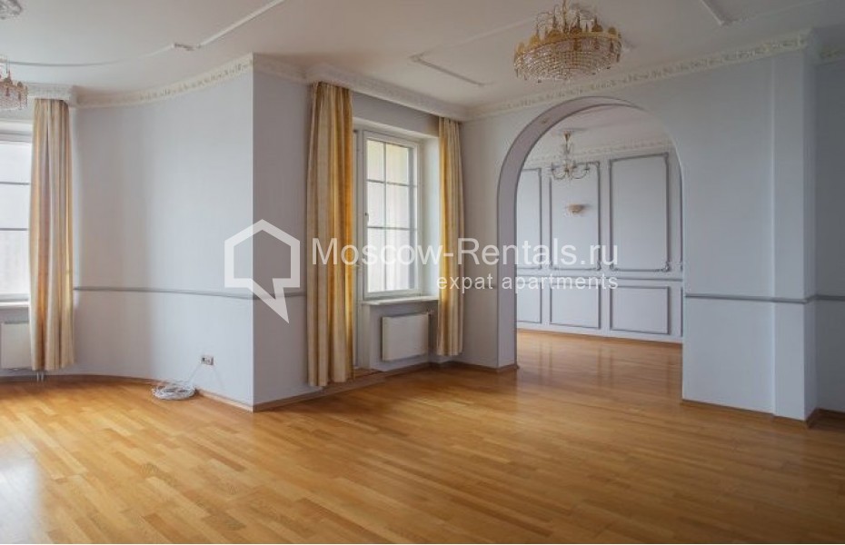 Photo #1 6-room (5 BR) apartment for <a href="http://moscow-rentals.ru/en/articles/long-term-rent" target="_blank">a long-term</a> rent
 in Russia, Moscow, 1st Zachatievskyi lane, 6