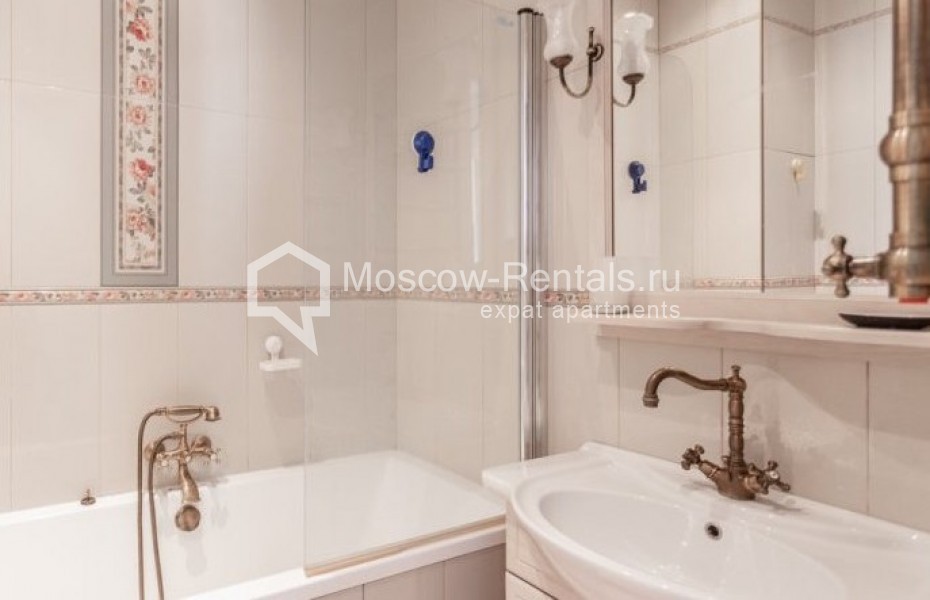 Photo #20 4-room (3 BR) apartment for <a href="http://moscow-rentals.ru/en/articles/long-term-rent" target="_blank">a long-term</a> rent
 in Russia, Moscow, B. Kharitonievskyi lane, 14