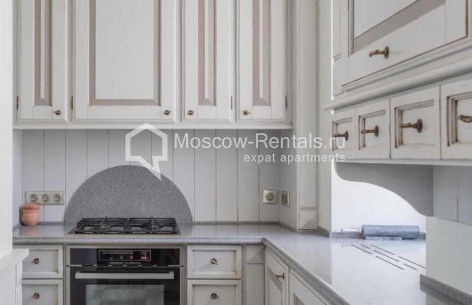 Photo #11 4-room (3 BR) apartment for <a href="http://moscow-rentals.ru/en/articles/long-term-rent" target="_blank">a long-term</a> rent
 in Russia, Moscow, B. Kharitonievskyi lane, 14