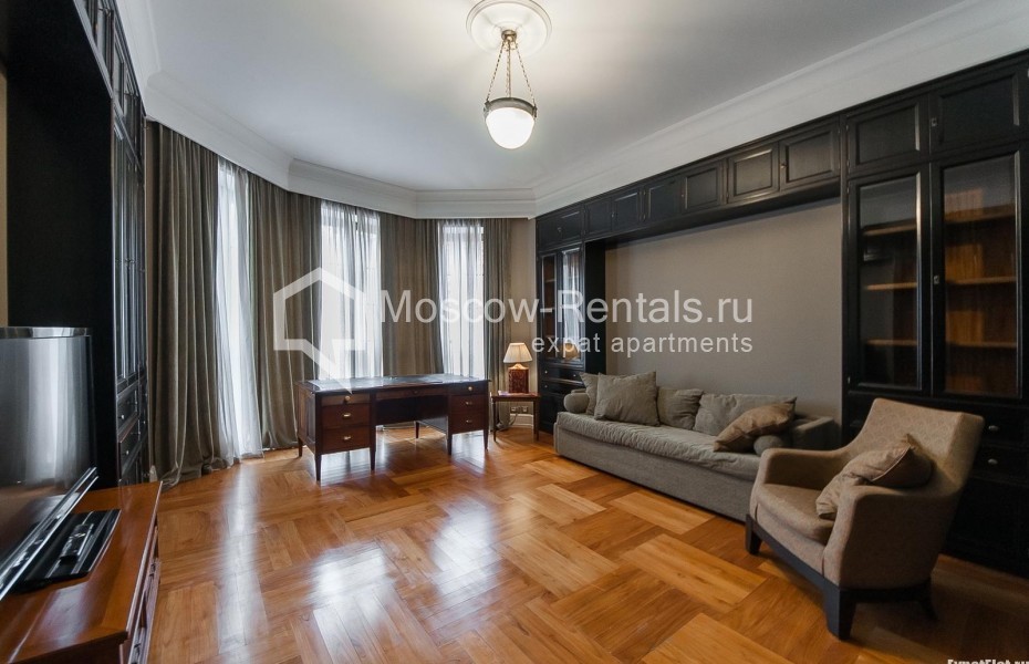 Photo #11 5-room (4 BR) apartment for <a href="http://moscow-rentals.ru/en/articles/long-term-rent" target="_blank">a long-term</a> rent
 in Russia, Moscow, Molochnyi lane, 4