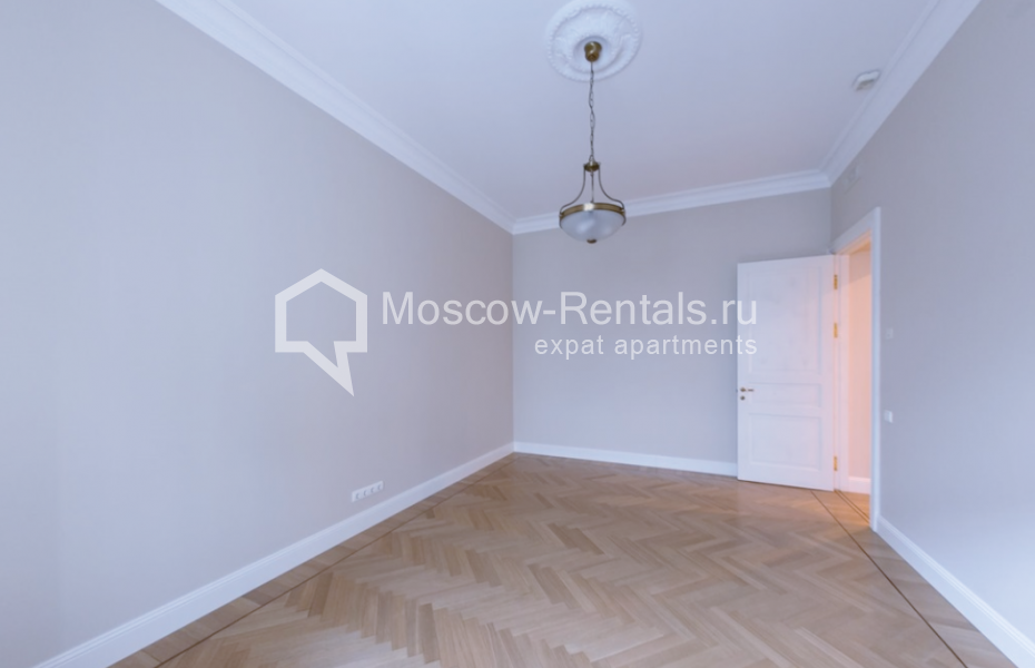 Photo #2 4-room (3 BR) apartment for <a href="http://moscow-rentals.ru/en/articles/long-term-rent" target="_blank">a long-term</a> rent
 in Russia, Moscow, Romanov lane, 5