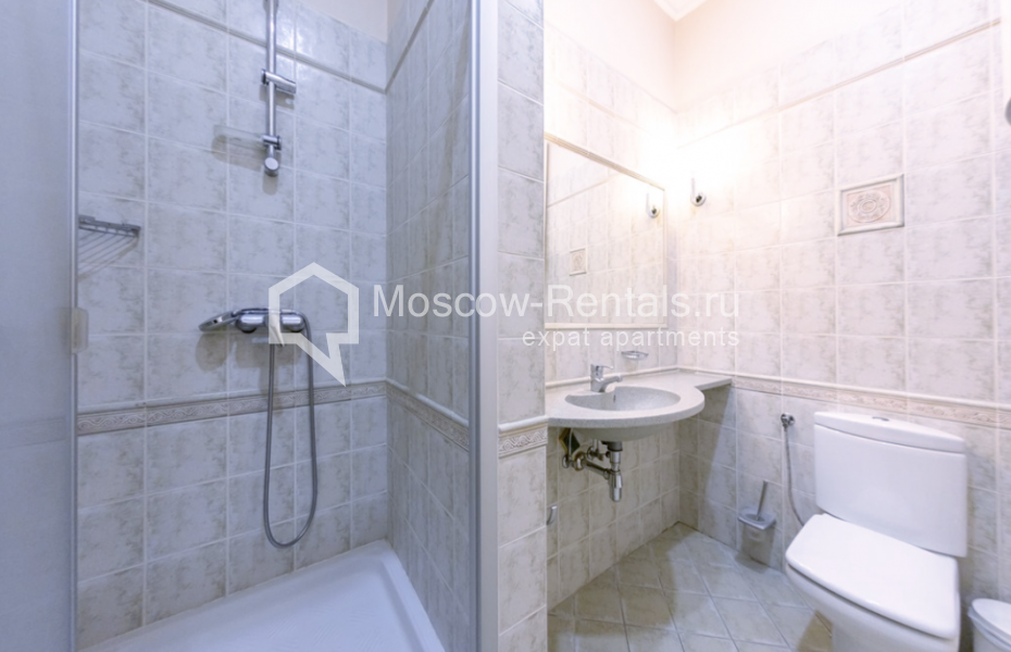 Photo #5 4-room (3 BR) apartment for <a href="http://moscow-rentals.ru/en/articles/long-term-rent" target="_blank">a long-term</a> rent
 in Russia, Moscow, Romanov lane, 5