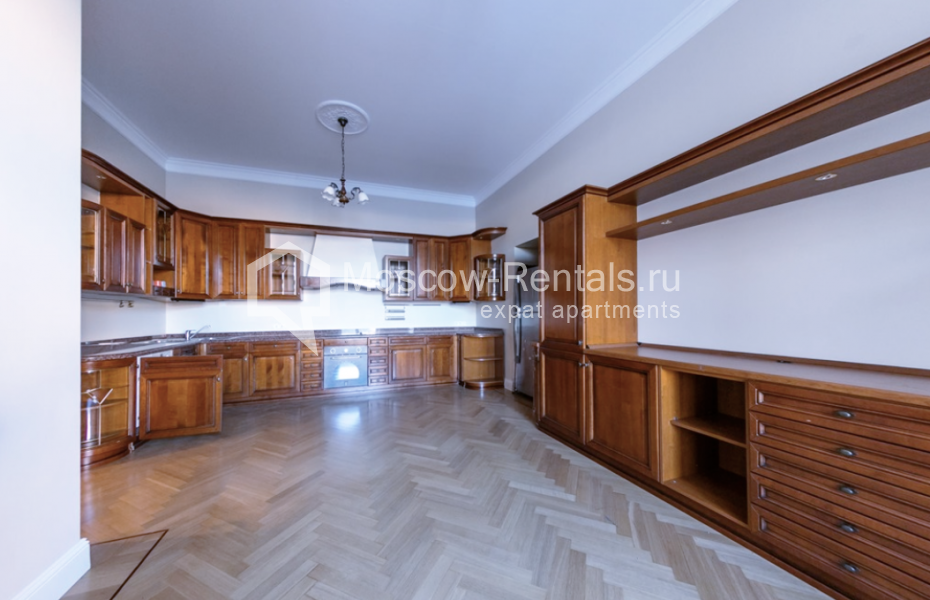 Photo #6 4-room (3 BR) apartment for <a href="http://moscow-rentals.ru/en/articles/long-term-rent" target="_blank">a long-term</a> rent
 in Russia, Moscow, Romanov lane, 5