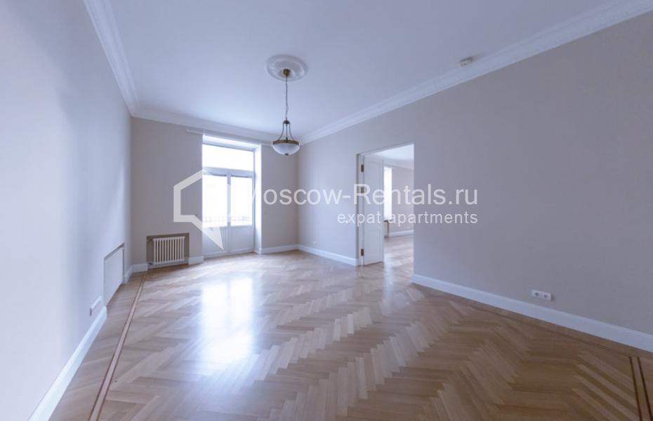 Photo #11 4-room (3 BR) apartment for <a href="http://moscow-rentals.ru/en/articles/long-term-rent" target="_blank">a long-term</a> rent
 in Russia, Moscow, Romanov lane, 5