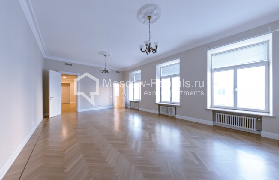 Photo #13 4-room (3 BR) apartment for <a href="http://moscow-rentals.ru/en/articles/long-term-rent" target="_blank">a long-term</a> rent
 in Russia, Moscow, Romanov lane, 5