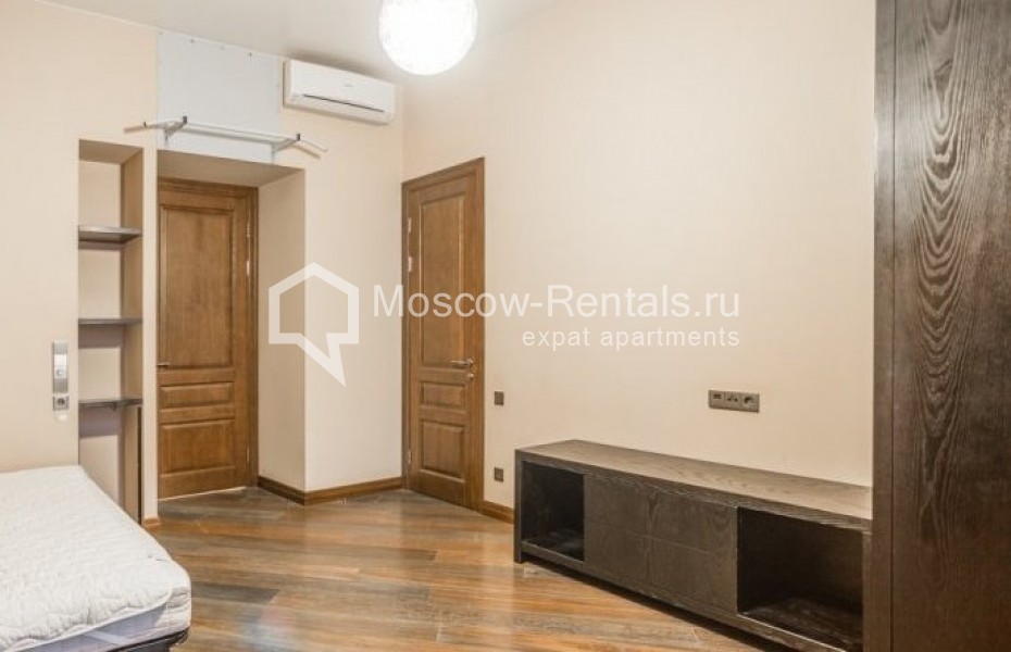 Photo #14 4-room (3 BR) apartment for <a href="http://moscow-rentals.ru/en/articles/long-term-rent" target="_blank">a long-term</a> rent
 in Russia, Moscow, Sverchkov lane, 10