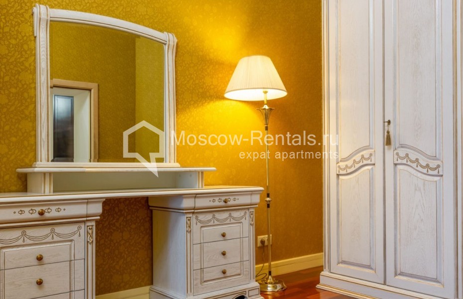 Photo #15 3-room (2 BR) apartment for <a href="http://moscow-rentals.ru/en/articles/long-term-rent" target="_blank">a long-term</a> rent
 in Russia, Moscow, Stoleshnikov lane, 9С3