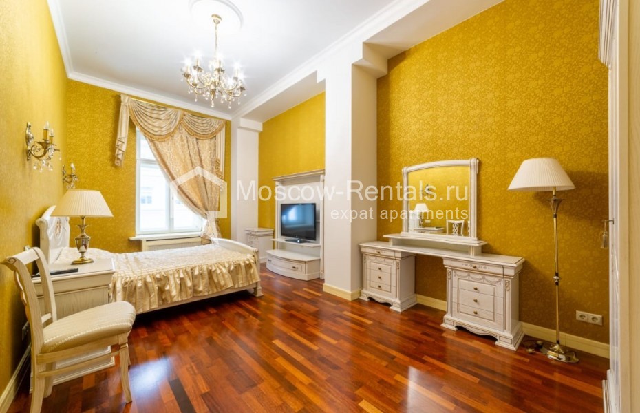 Photo #11 3-room (2 BR) apartment for <a href="http://moscow-rentals.ru/en/articles/long-term-rent" target="_blank">a long-term</a> rent
 in Russia, Moscow, Stoleshnikov lane, 9С3