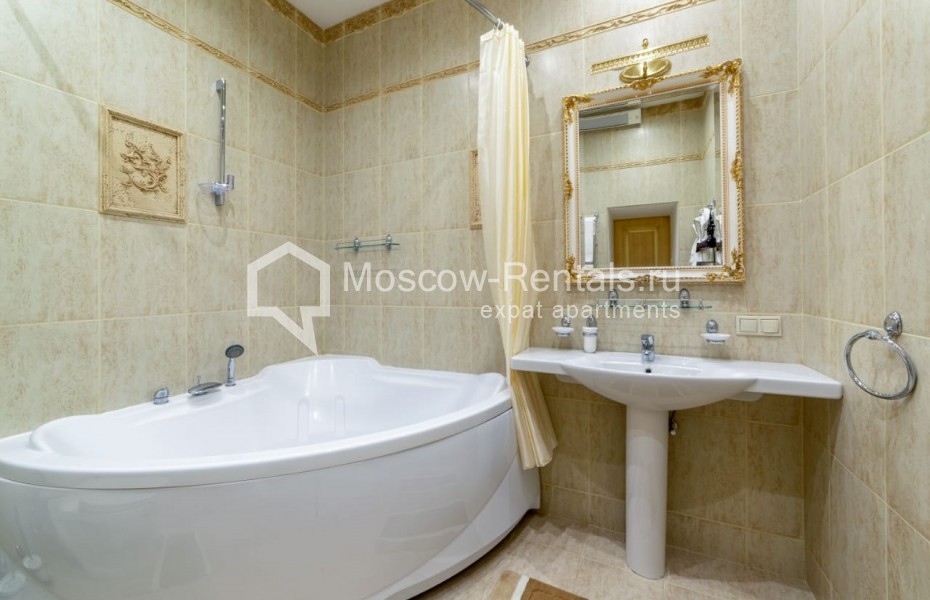 Photo #21 3-room (2 BR) apartment for <a href="http://moscow-rentals.ru/en/articles/long-term-rent" target="_blank">a long-term</a> rent
 in Russia, Moscow, Stoleshnikov lane, 9С3