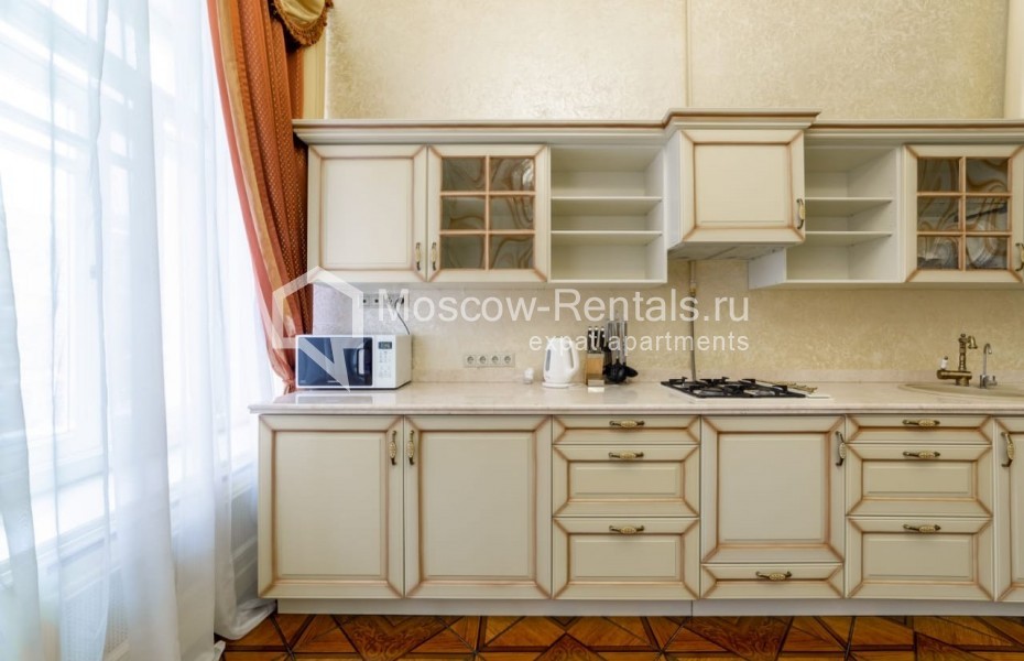 Photo #6 3-room (2 BR) apartment for <a href="http://moscow-rentals.ru/en/articles/long-term-rent" target="_blank">a long-term</a> rent
 in Russia, Moscow, Stoleshnikov lane, 9С3