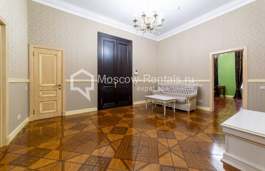 Photo #22 3-room (2 BR) apartment for <a href="http://moscow-rentals.ru/en/articles/long-term-rent" target="_blank">a long-term</a> rent
 in Russia, Moscow, Stoleshnikov lane, 9С3
