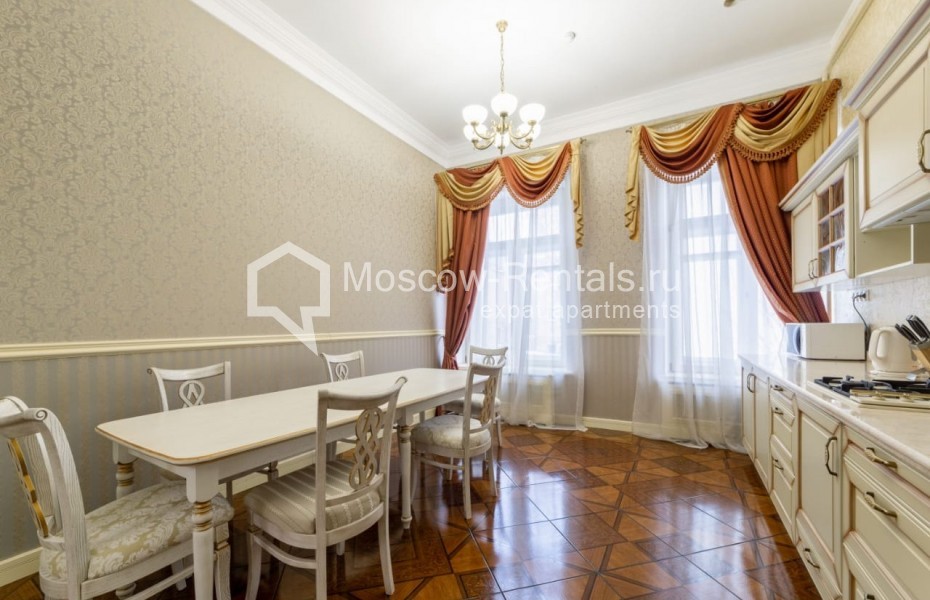 Photo #10 3-room (2 BR) apartment for <a href="http://moscow-rentals.ru/en/articles/long-term-rent" target="_blank">a long-term</a> rent
 in Russia, Moscow, Stoleshnikov lane, 9С3