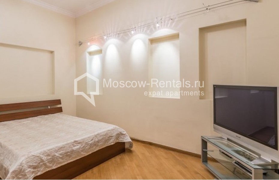 Photo #4 3-room (2 BR) apartment for <a href="http://moscow-rentals.ru/en/articles/long-term-rent" target="_blank">a long-term</a> rent
 in Russia, Moscow, Solyanka str, 1/2С2