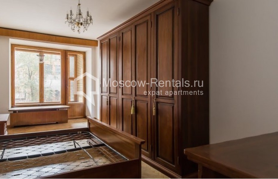 Photo #3 3-room (2 BR) apartment for <a href="http://moscow-rentals.ru/en/articles/long-term-rent" target="_blank">a long-term</a> rent
 in Russia, Moscow, Sivtsev Vrazhek lane, 9А