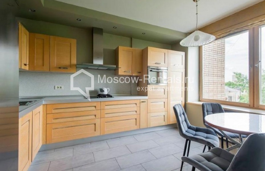 Photo #1 3-room (2 BR) apartment for <a href="http://moscow-rentals.ru/en/articles/long-term-rent" target="_blank">a long-term</a> rent
 in Russia, Moscow, Prechistenka str, 30/2