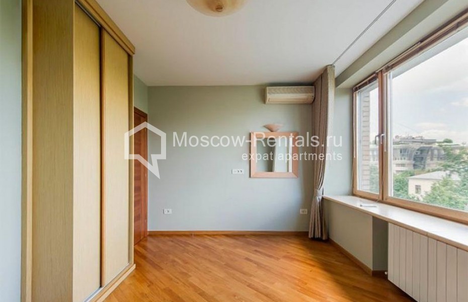 Photo #13 3-room (2 BR) apartment for <a href="http://moscow-rentals.ru/en/articles/long-term-rent" target="_blank">a long-term</a> rent
 in Russia, Moscow, Prechistenka str, 30/2