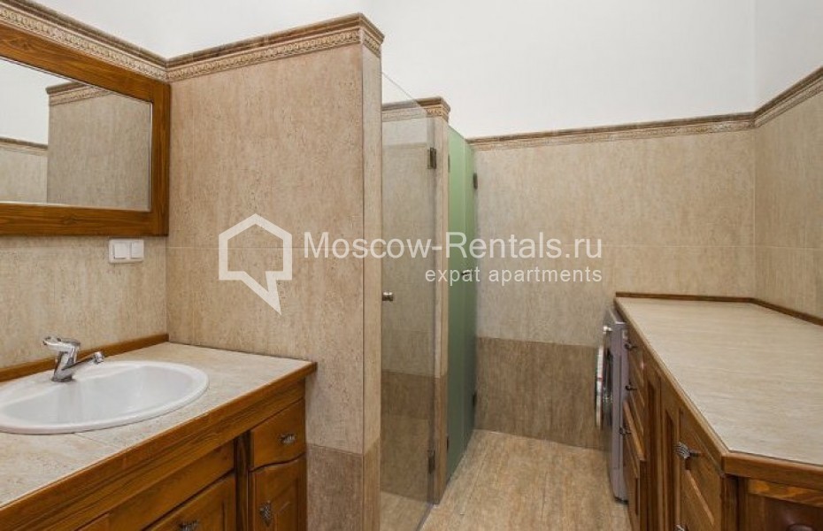 Photo #11 4-room (3 BR) apartment for <a href="http://moscow-rentals.ru/en/articles/long-term-rent" target="_blank">a long-term</a> rent
 in Russia, Moscow, Starosadskyi lane, 7/10С7