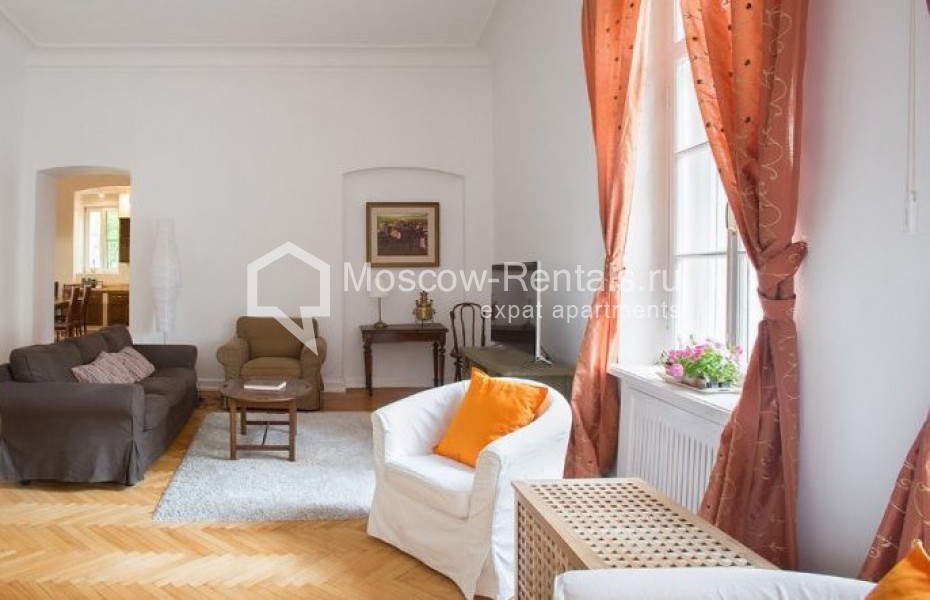 Photo #2 4-room (3 BR) apartment for <a href="http://moscow-rentals.ru/en/articles/long-term-rent" target="_blank">a long-term</a> rent
 in Russia, Moscow, Starosadskyi lane, 7/10С7