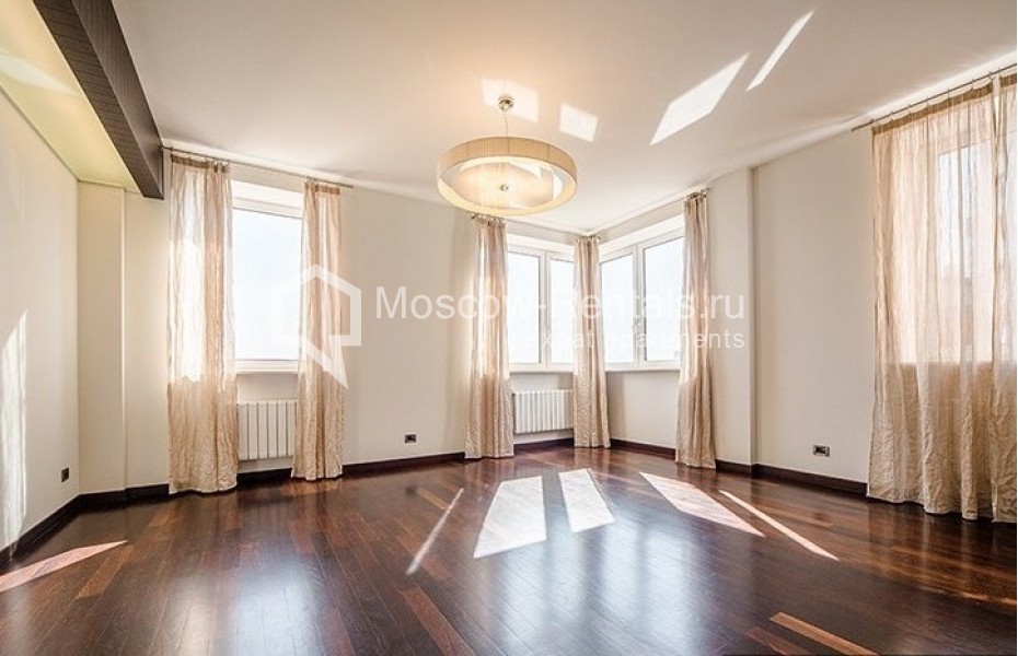 Photo #4 3-room (2 BR) apartment for <a href="http://moscow-rentals.ru/en/articles/long-term-rent" target="_blank">a long-term</a> rent
 in Russia, Moscow, Komsomolsky prosp, 32