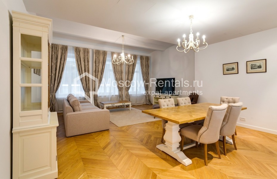 Photo #2 3-room (2 BR) apartment for <a href="http://moscow-rentals.ru/en/articles/long-term-rent" target="_blank">a long-term</a> rent
 in Russia, Moscow, Nikolskaya str, 10/2С2б