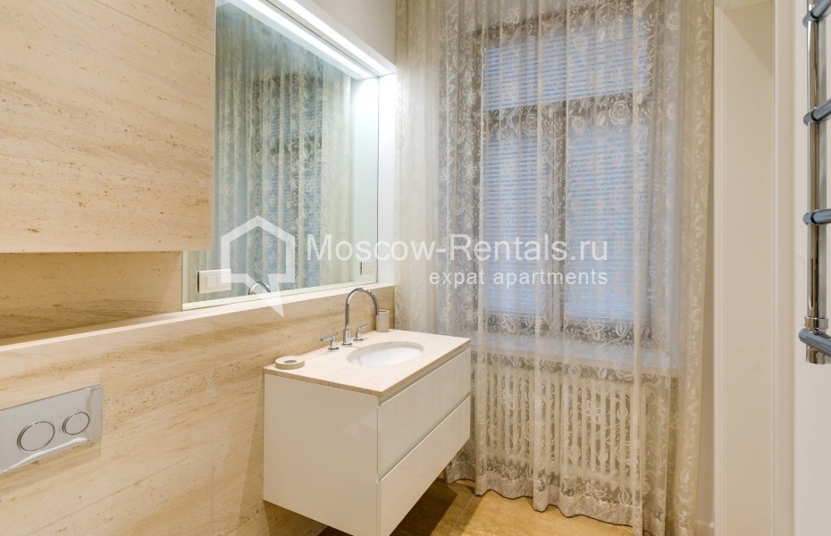 Photo #16 3-room (2 BR) apartment for <a href="http://moscow-rentals.ru/en/articles/long-term-rent" target="_blank">a long-term</a> rent
 in Russia, Moscow, Nikolskaya str, 10/2С2б