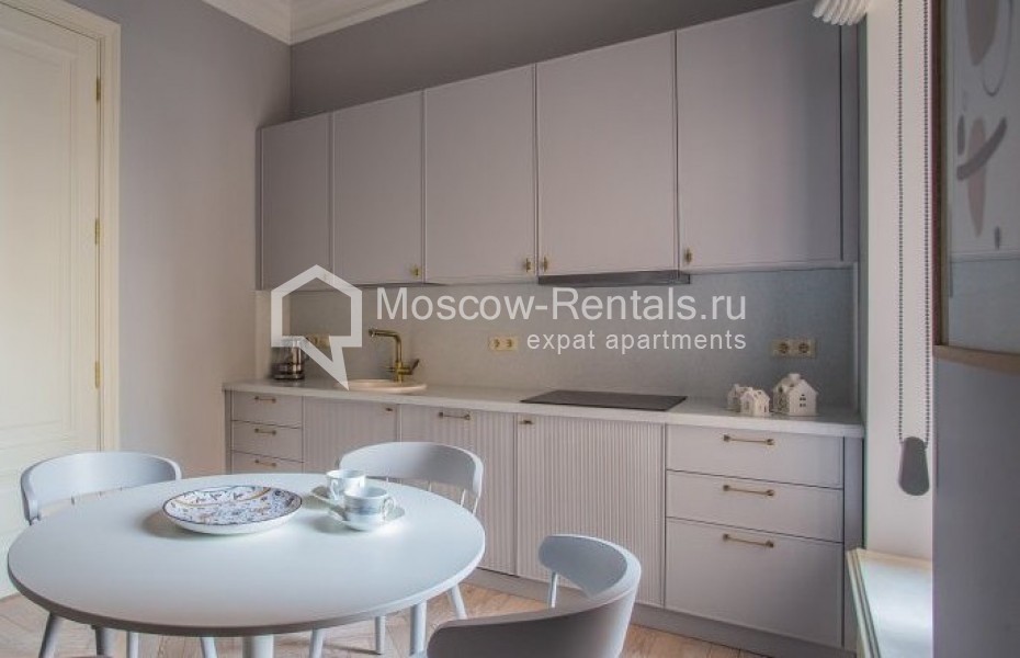 Photo #4 4-room (3 BR) apartment for <a href="http://moscow-rentals.ru/en/articles/long-term-rent" target="_blank">a long-term</a> rent
 in Russia, Moscow, Prechistenka str, 10/2С2б