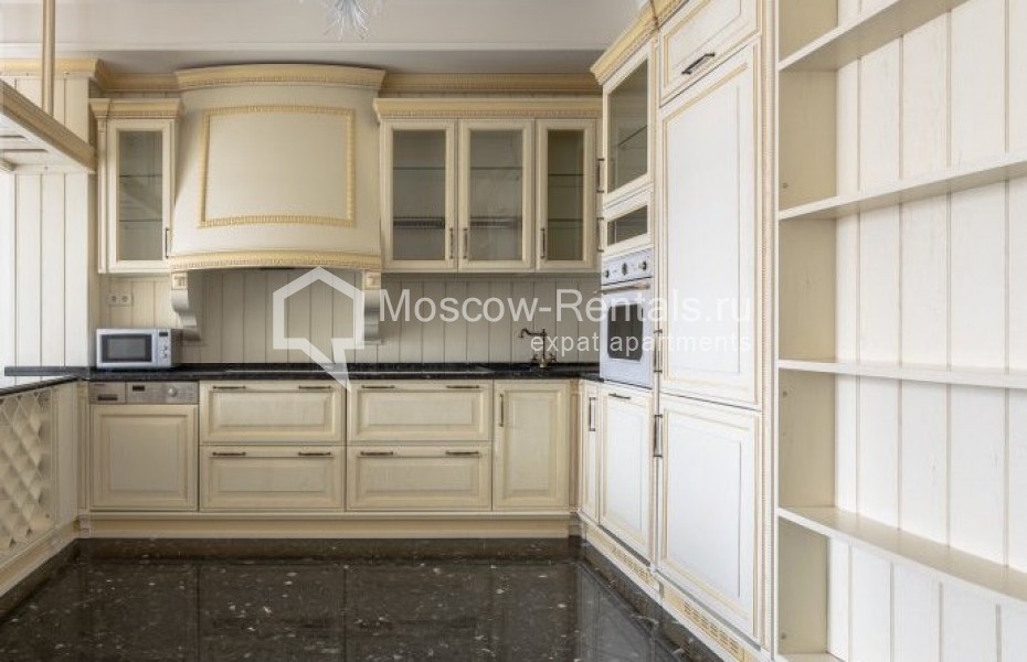 Photo #5 4-room (3 BR) apartment for <a href="http://moscow-rentals.ru/en/articles/long-term-rent" target="_blank">a long-term</a> rent
 in Russia, Moscow, B. Yakimanka str, 22К3