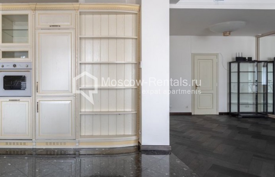 Photo #6 4-room (3 BR) apartment for <a href="http://moscow-rentals.ru/en/articles/long-term-rent" target="_blank">a long-term</a> rent
 in Russia, Moscow, B. Yakimanka str, 22К3