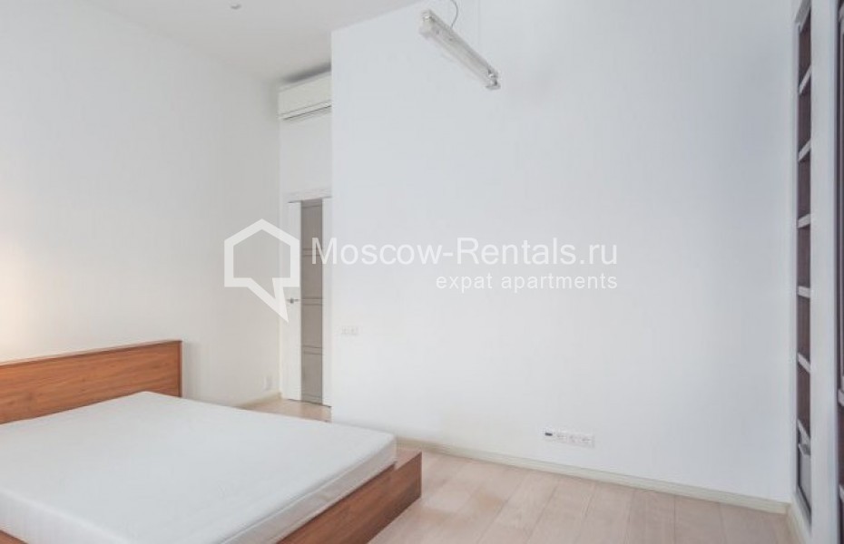 Photo #12 4-room (3 BR) apartment for <a href="http://moscow-rentals.ru/en/articles/long-term-rent" target="_blank">a long-term</a> rent
 in Russia, Moscow, B. Sergievskyi lane, 5