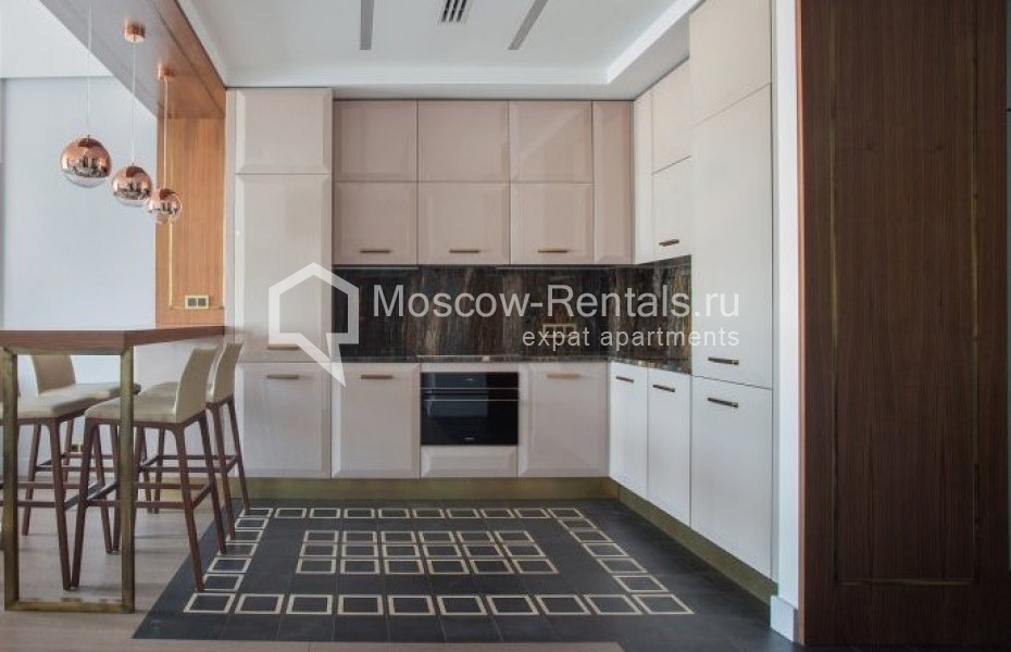 Photo #4 3-room (2 BR) apartment for <a href="http://moscow-rentals.ru/en/articles/long-term-rent" target="_blank">a long-term</a> rent
 in Russia, Moscow, New Arbat str, 32