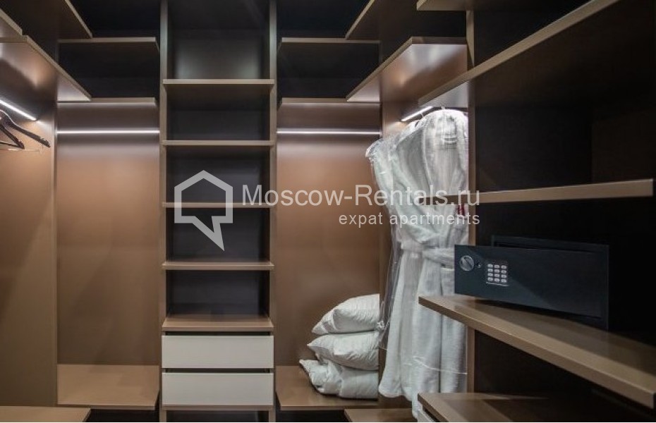 Photo #10 3-room (2 BR) apartment for <a href="http://moscow-rentals.ru/en/articles/long-term-rent" target="_blank">a long-term</a> rent
 in Russia, Moscow, New Arbat str, 32