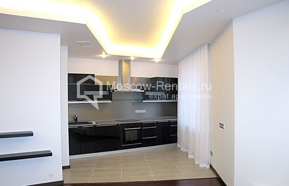 Photo #2 3-room (2 BR) apartment for <a href="http://moscow-rentals.ru/en/articles/long-term-rent" target="_blank">a long-term</a> rent
 in Russia, Moscow, Mosfilmovskaya str, 70 bld 3